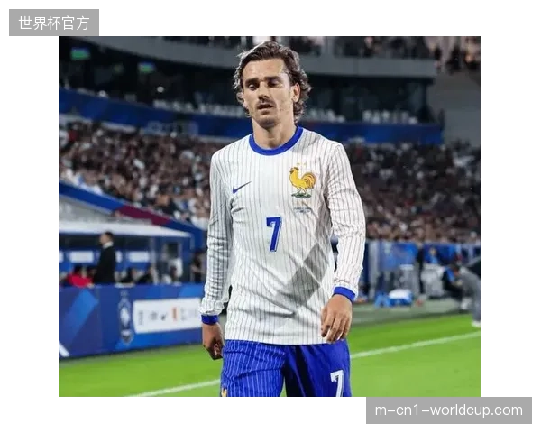 法国队中场缺乏绝对的组织核心，格列兹曼的回撤是德尚的无奈之举